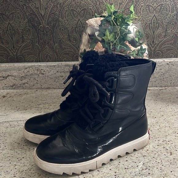 SOREL size 8 winter boots - Picture 3 of 6